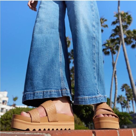 Reef Cushion Vista Hi Slide Sandals- Tan Wicker - Picture 13 of 14